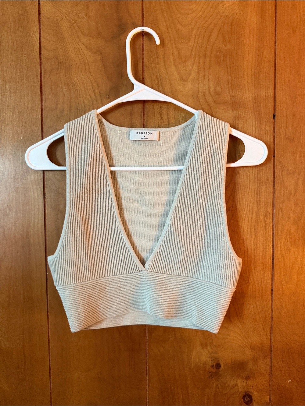 Babaton Neutral Ribbed V-Neck Crop Top